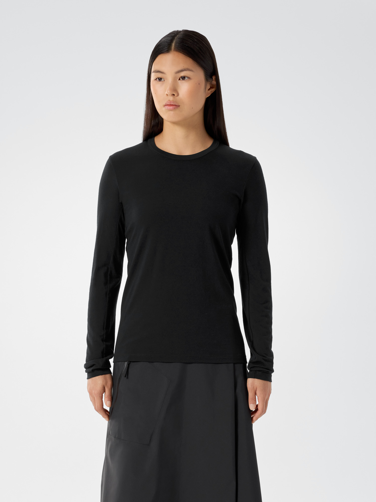 F25-X000006804-Frame-Crew-Neck-Shirt-LS-Black-Women-s-Front-View