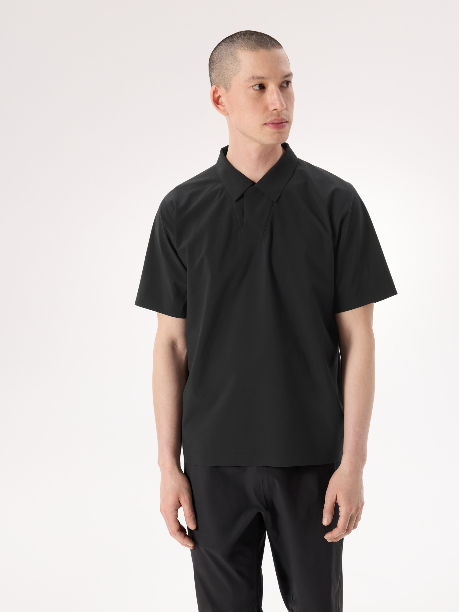 S26-X000006470-Dromos-Tech-Polo-Shirt-SS-Black-Front-View