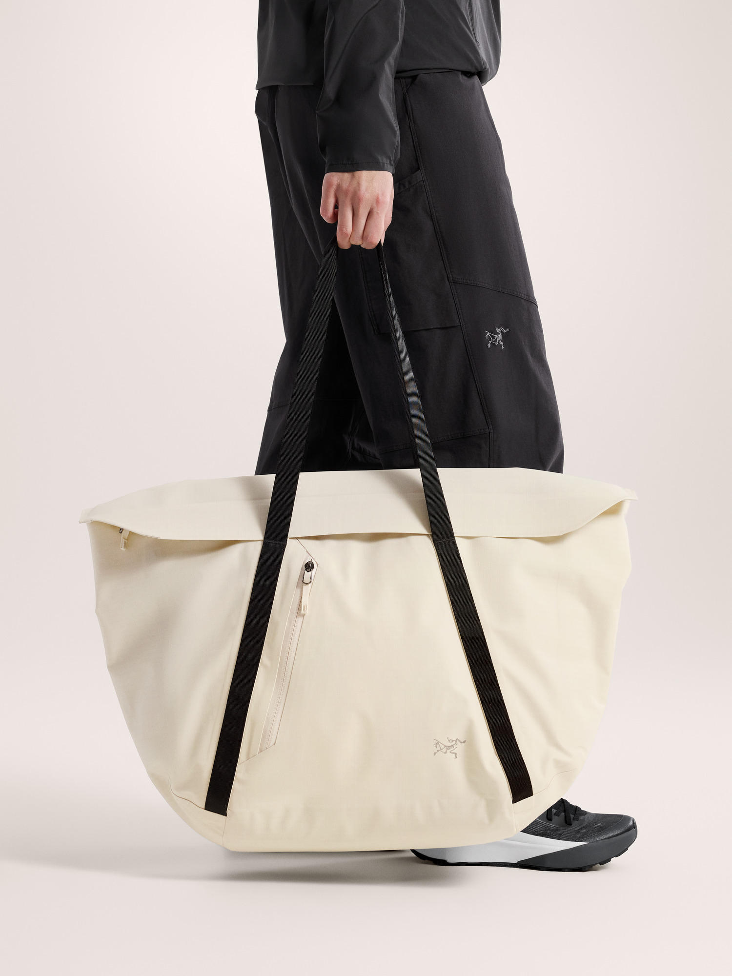 S26-X000009626-Granville-30-Carryall-Bag-Sea-Salt-Front-View