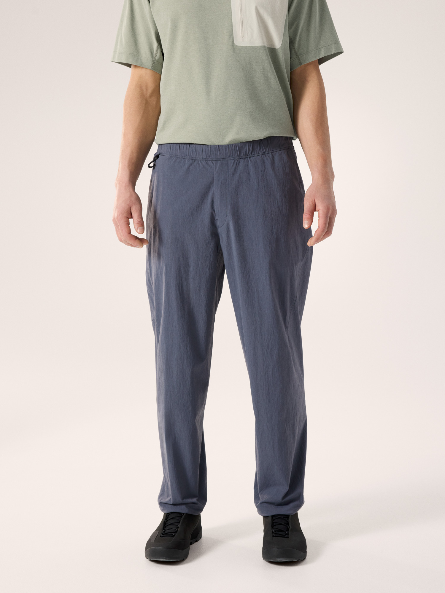 S26-X000010299-Konseal-Pant-Dk-Stratus-Front-View