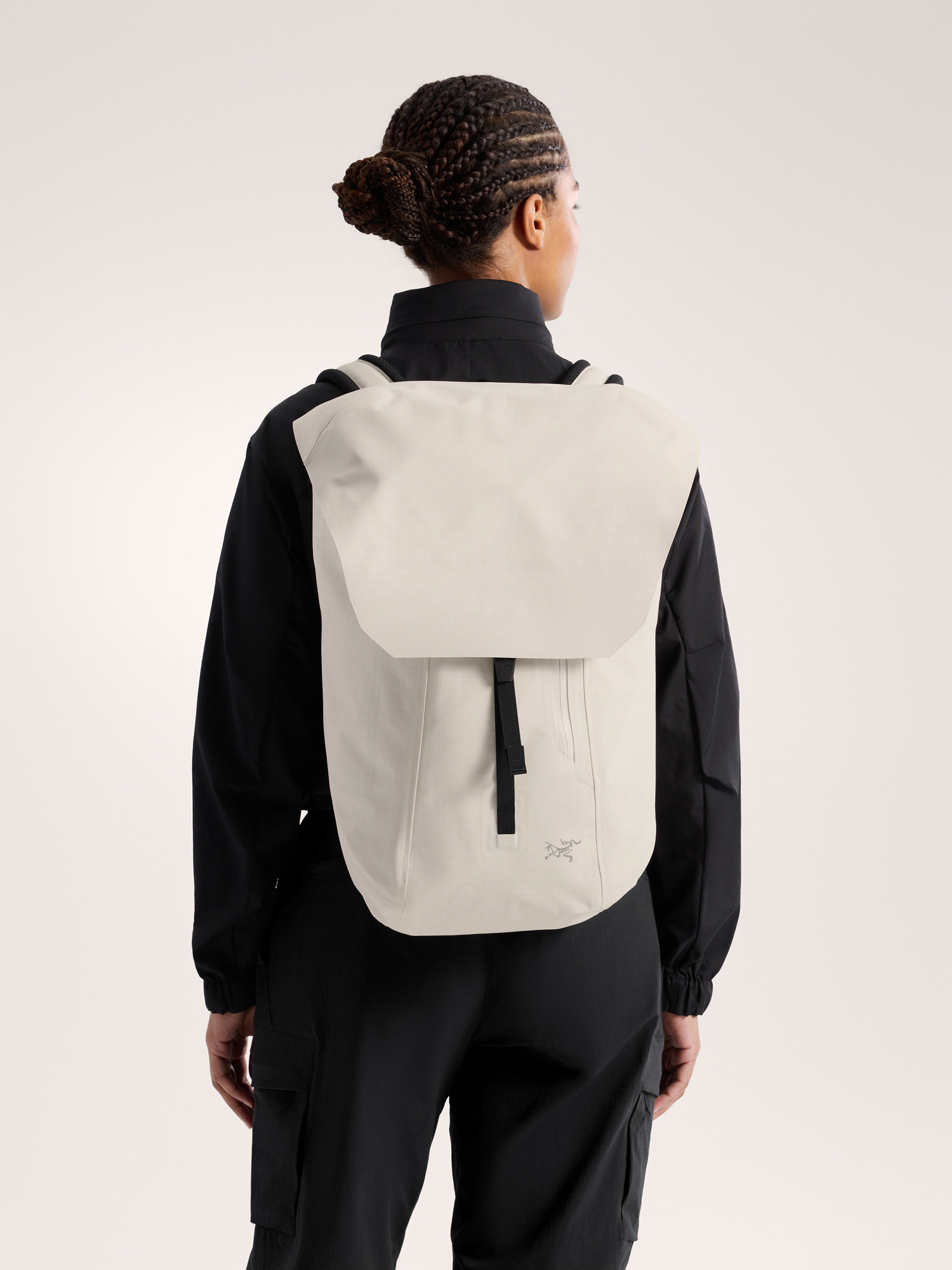 S26-X000010385-Granville-25-Backpack-Sea-Salt-Front-View